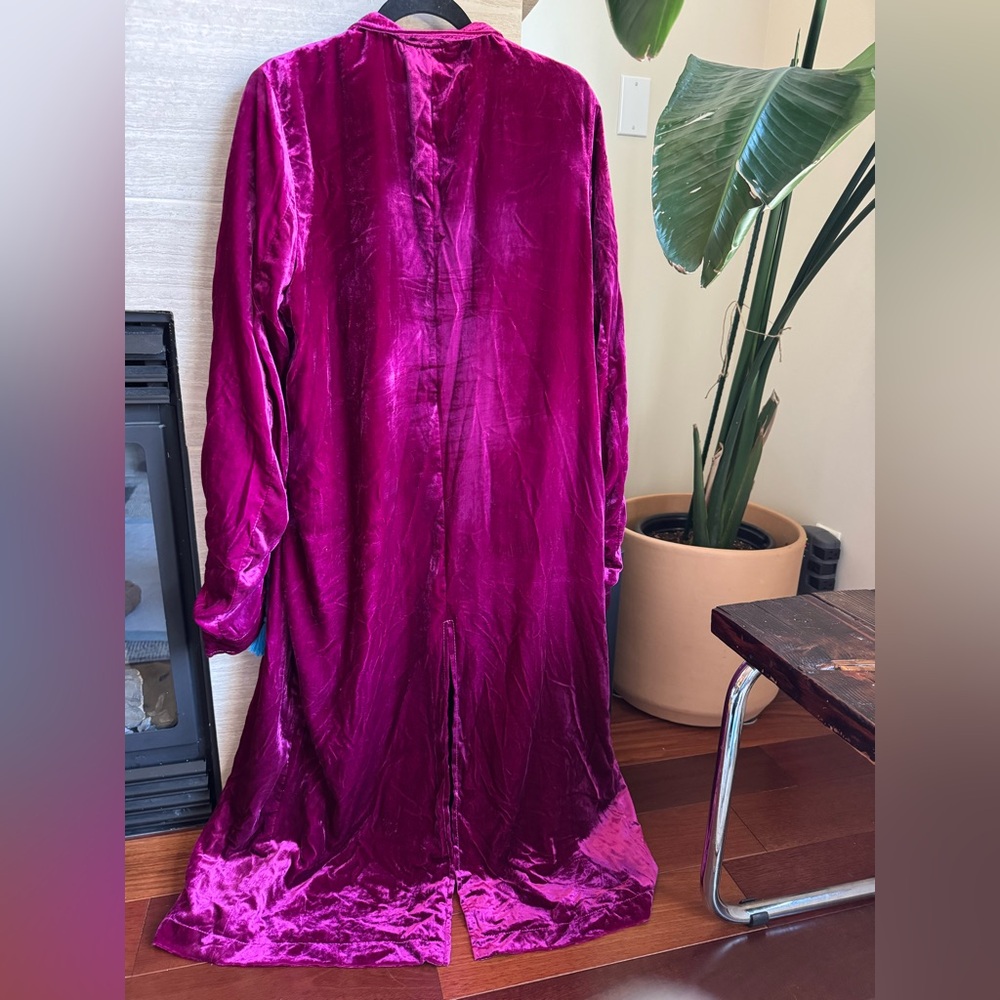 Free People Dahlia Velvet Duster Coat, in Berry Pink Size Medium - Picture 3 of 8